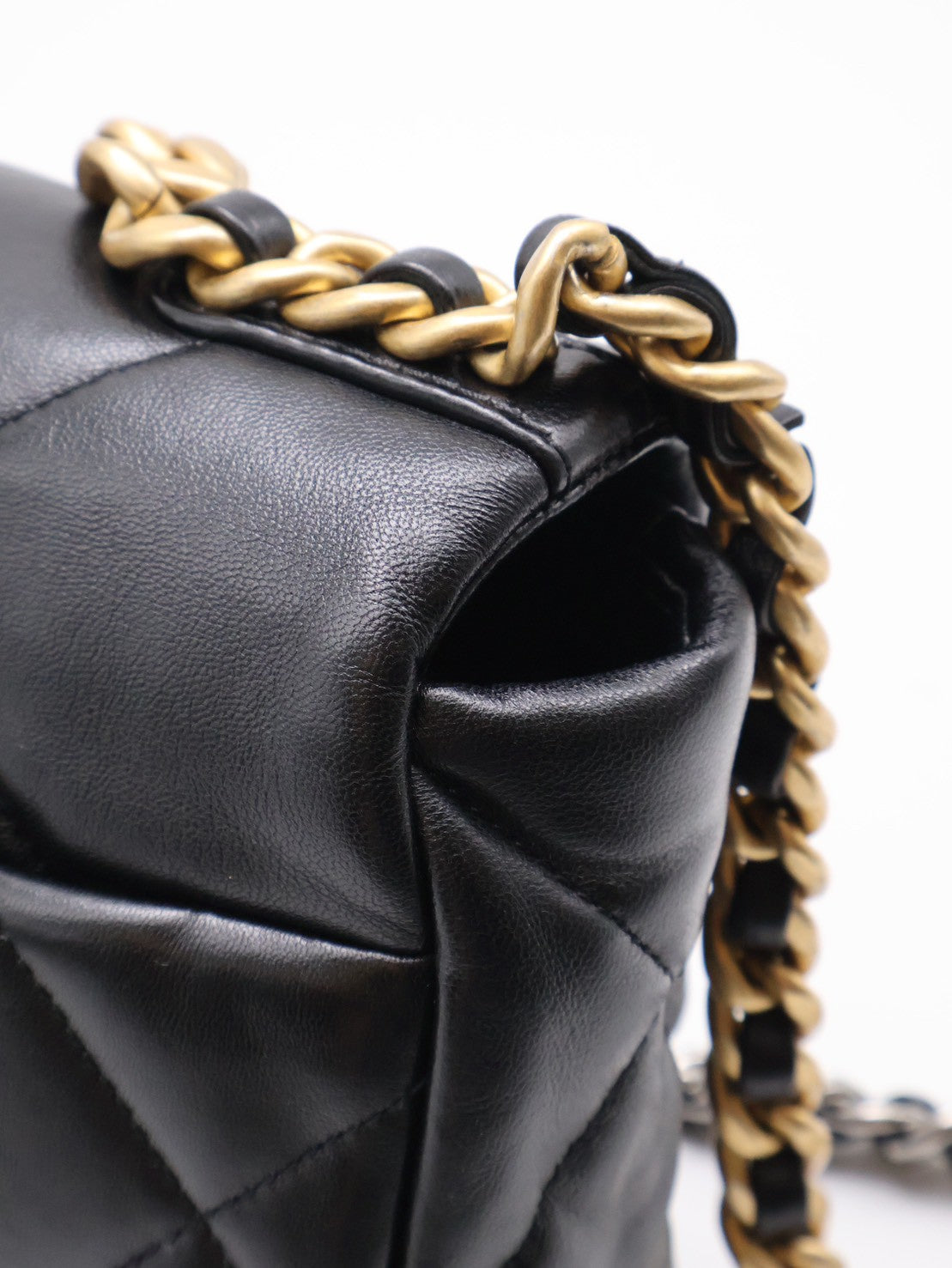 CHANEL 19 Bag 菱格紋羊皮手提肩背包 26 - 黑金