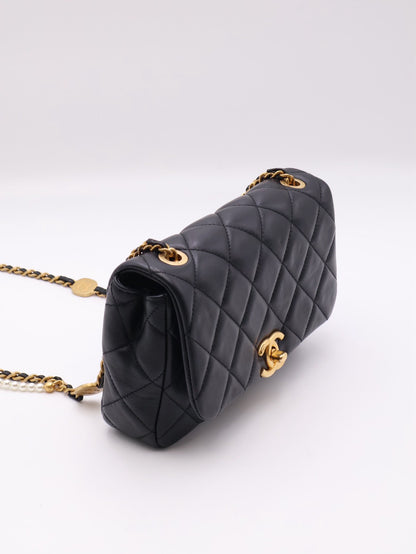 CHANEL 25P珍珠皮穿鍊口蓋包 - 黑金