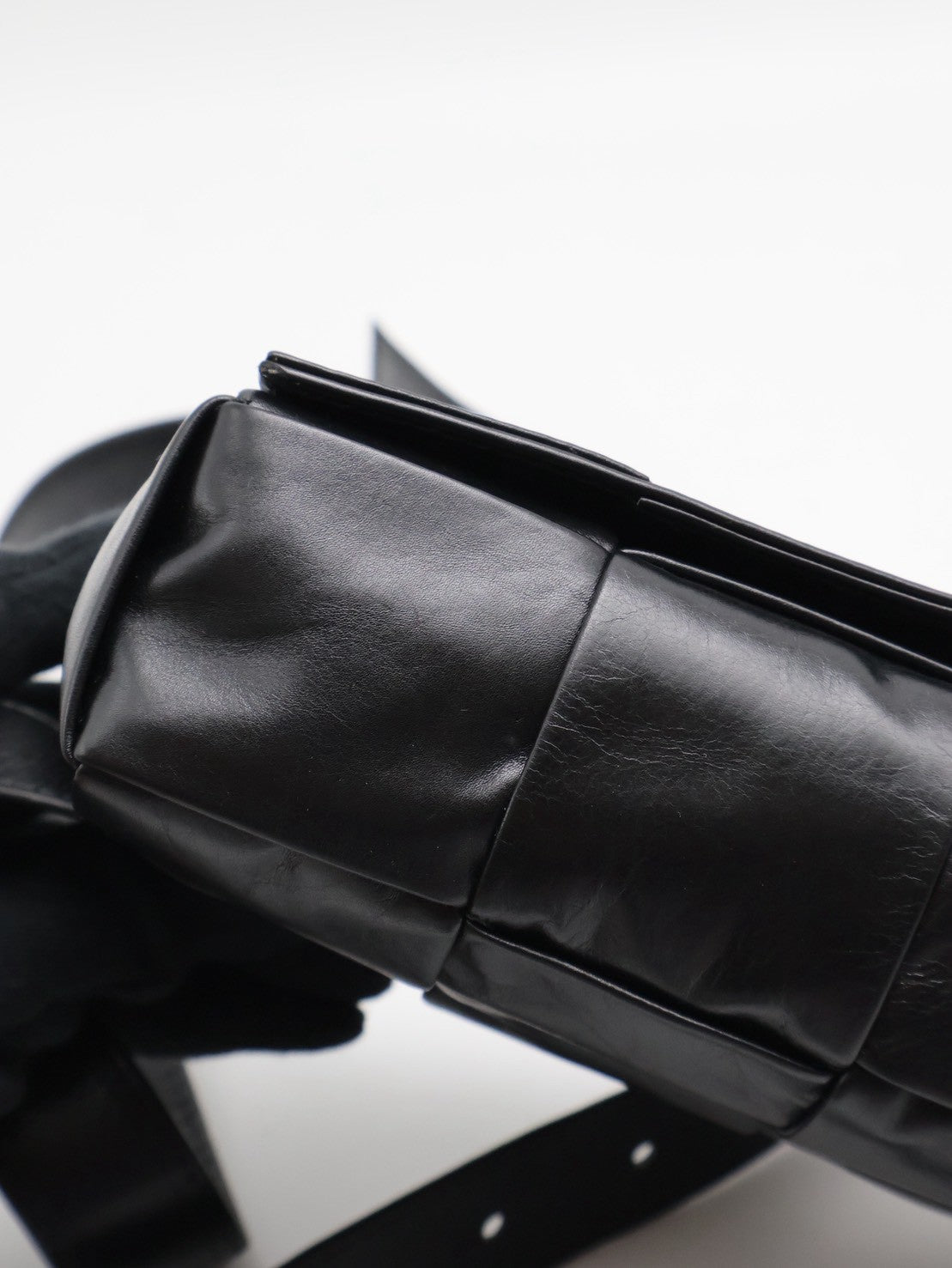 BOTTEGA VENETA Cassette經典編織包 - 8格黑