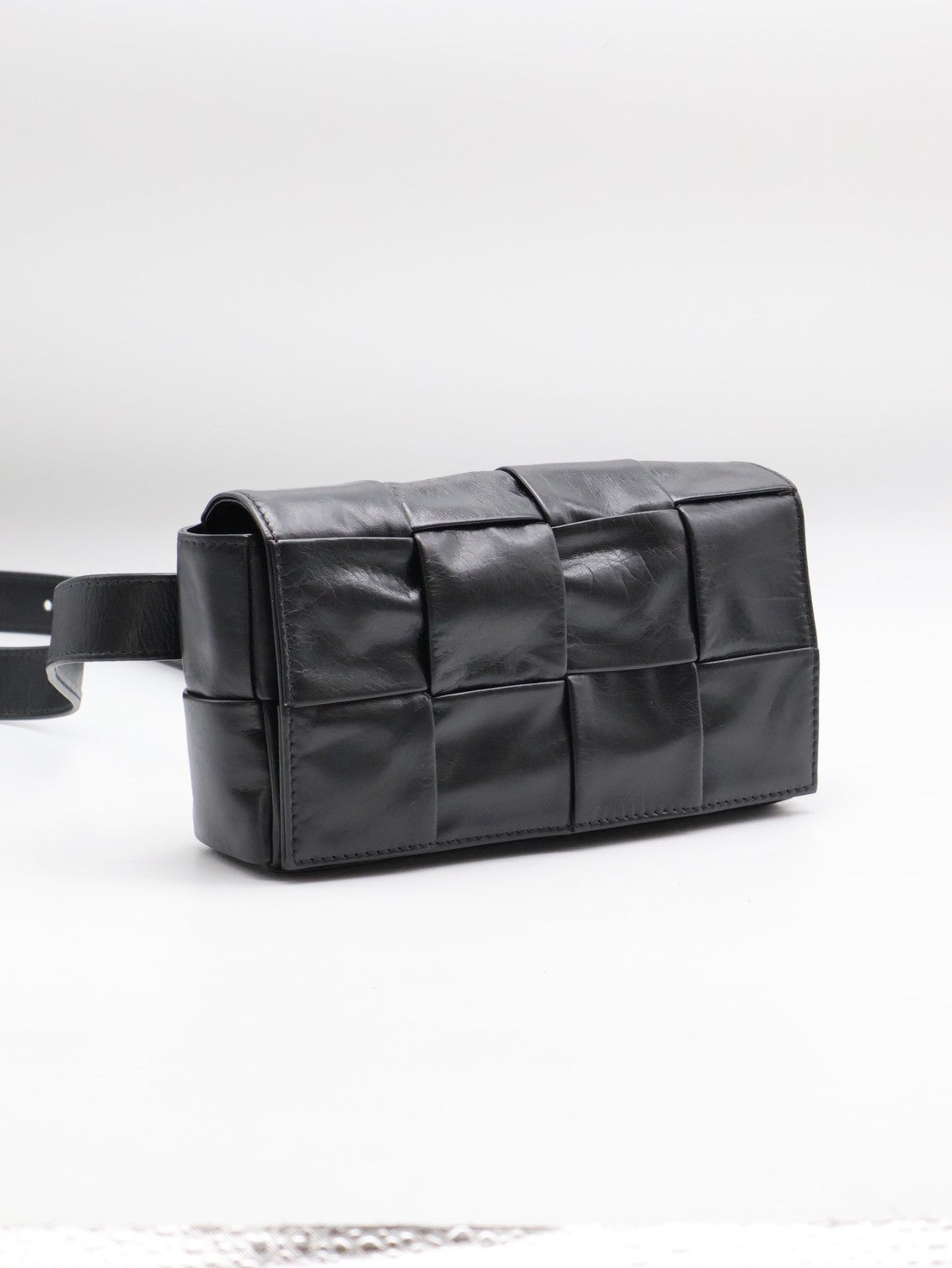 BOTTEGA VENETA Cassette經典編織包 - 8格黑