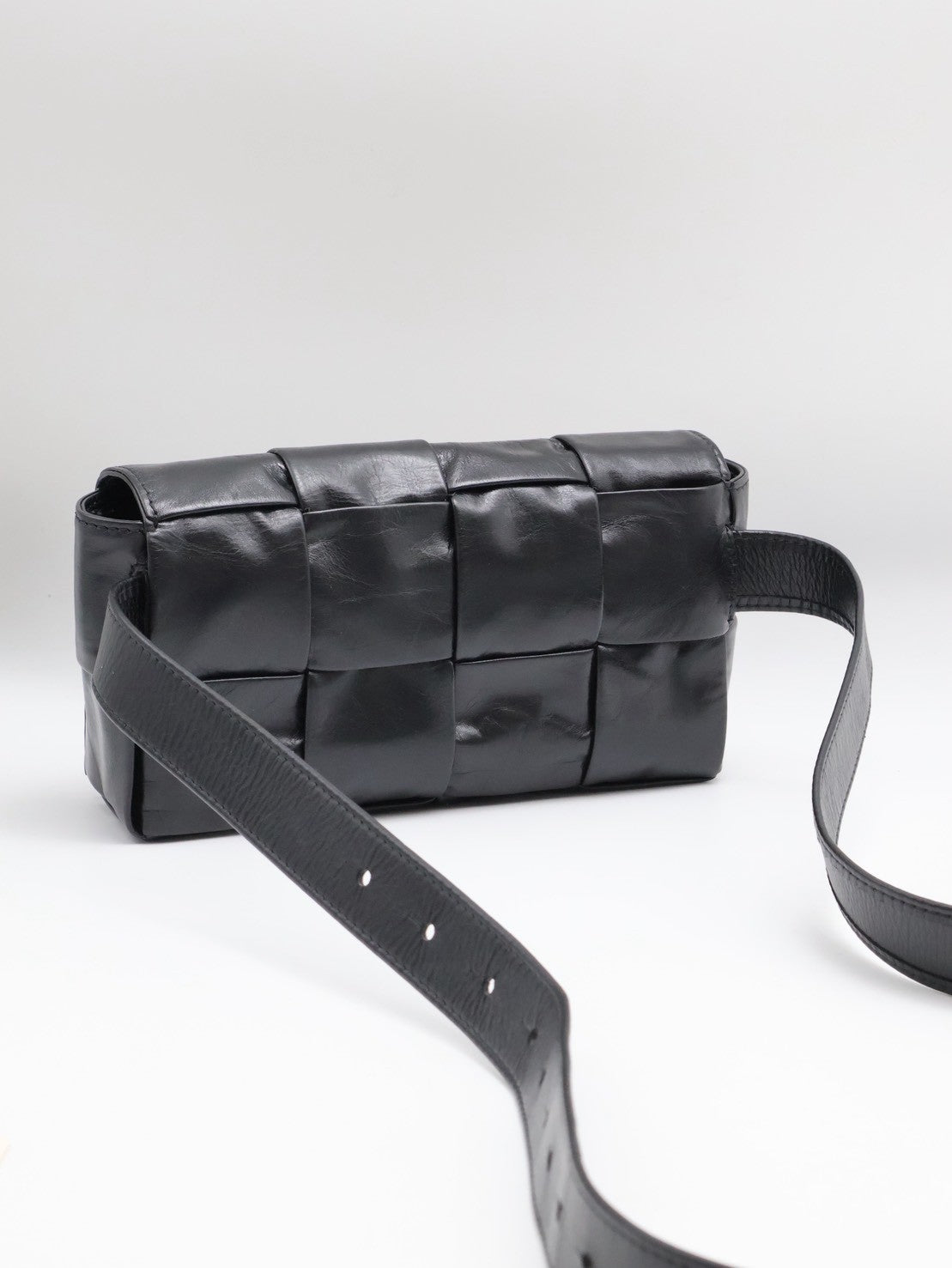 BOTTEGA VENETA Cassette經典編織包 - 8格黑