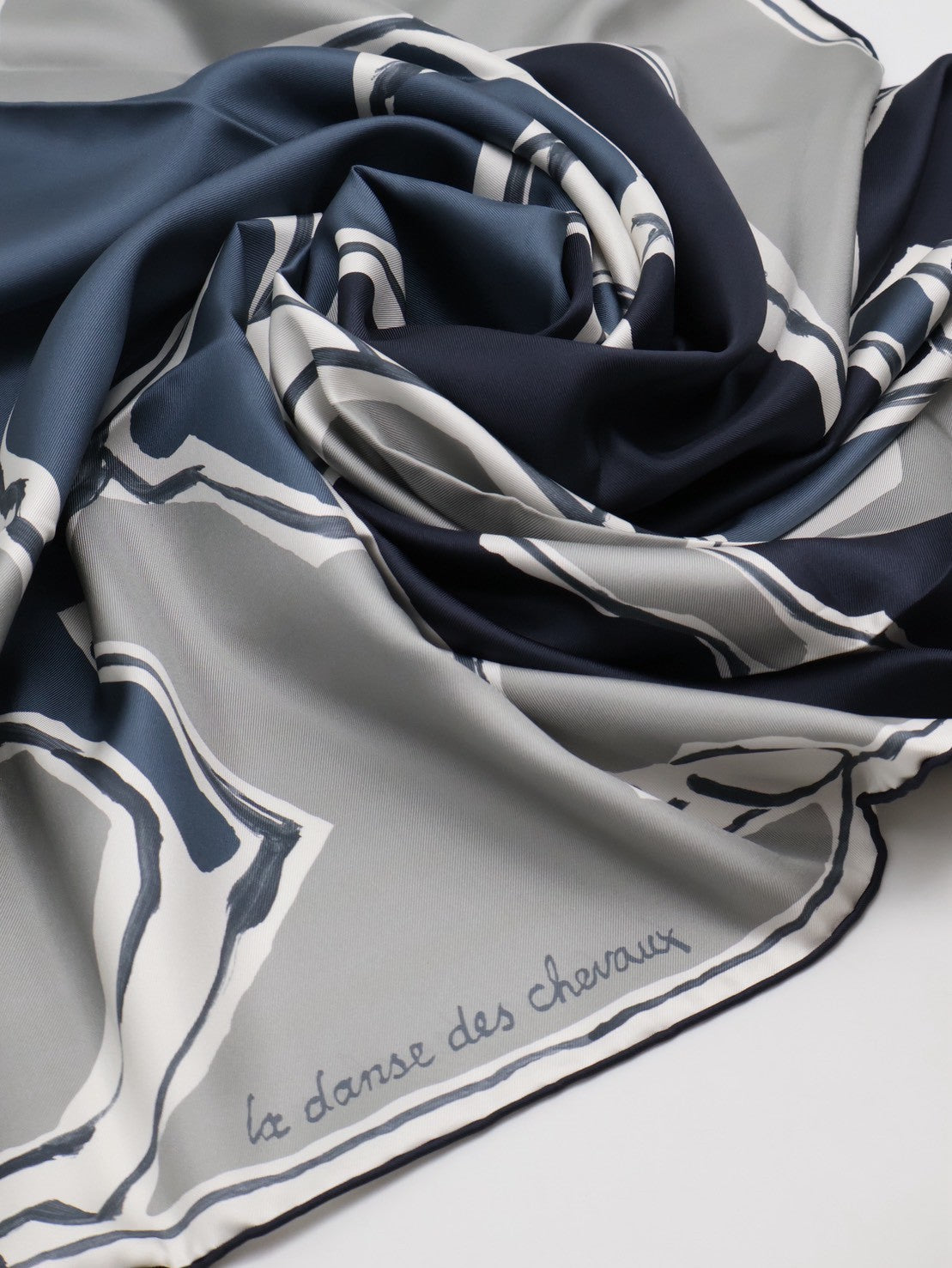 HERMES La Danse Des Chevaux 駿馬之舞絲巾 90 - 藍