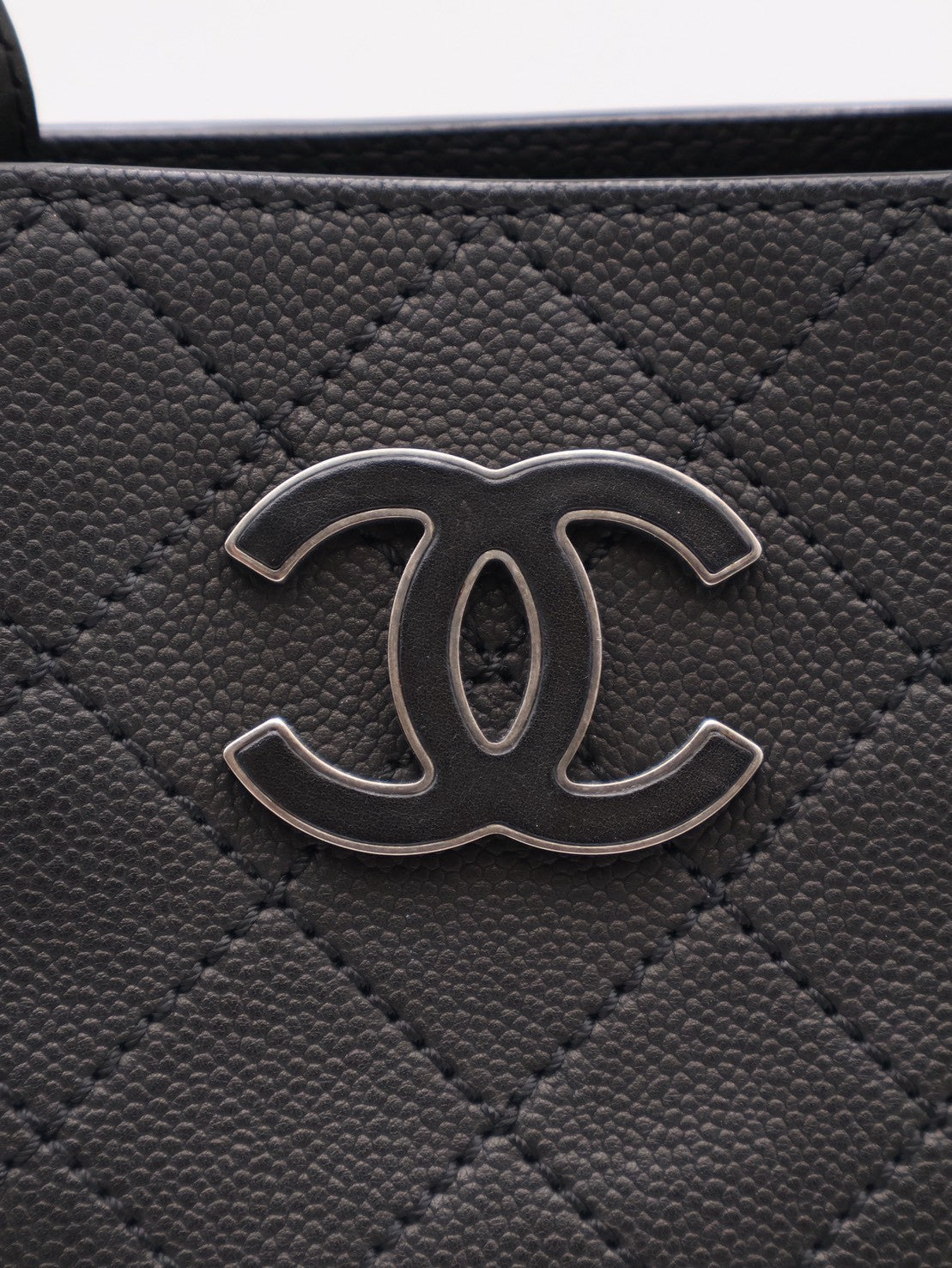 CHANEL 皮釦雙C單肩托特包 - 黑銀18開