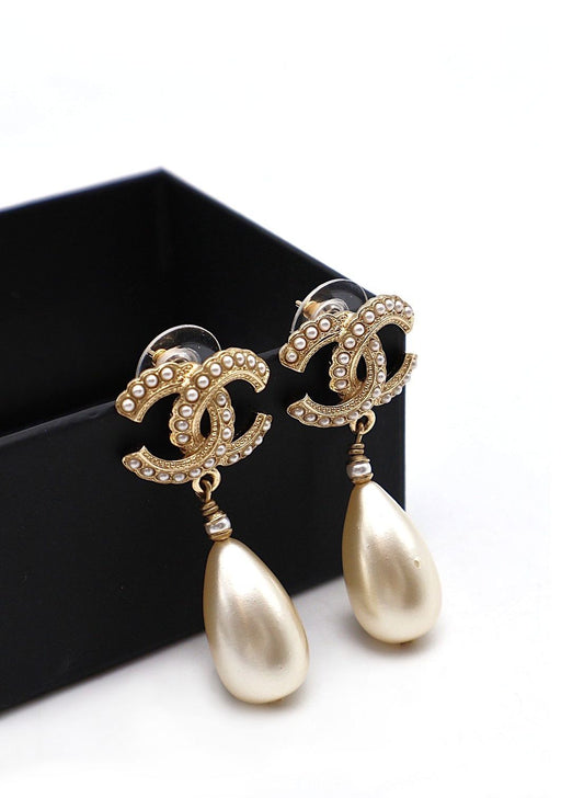 CHANEL 20S珍珠雙C水滴吊墜耳環