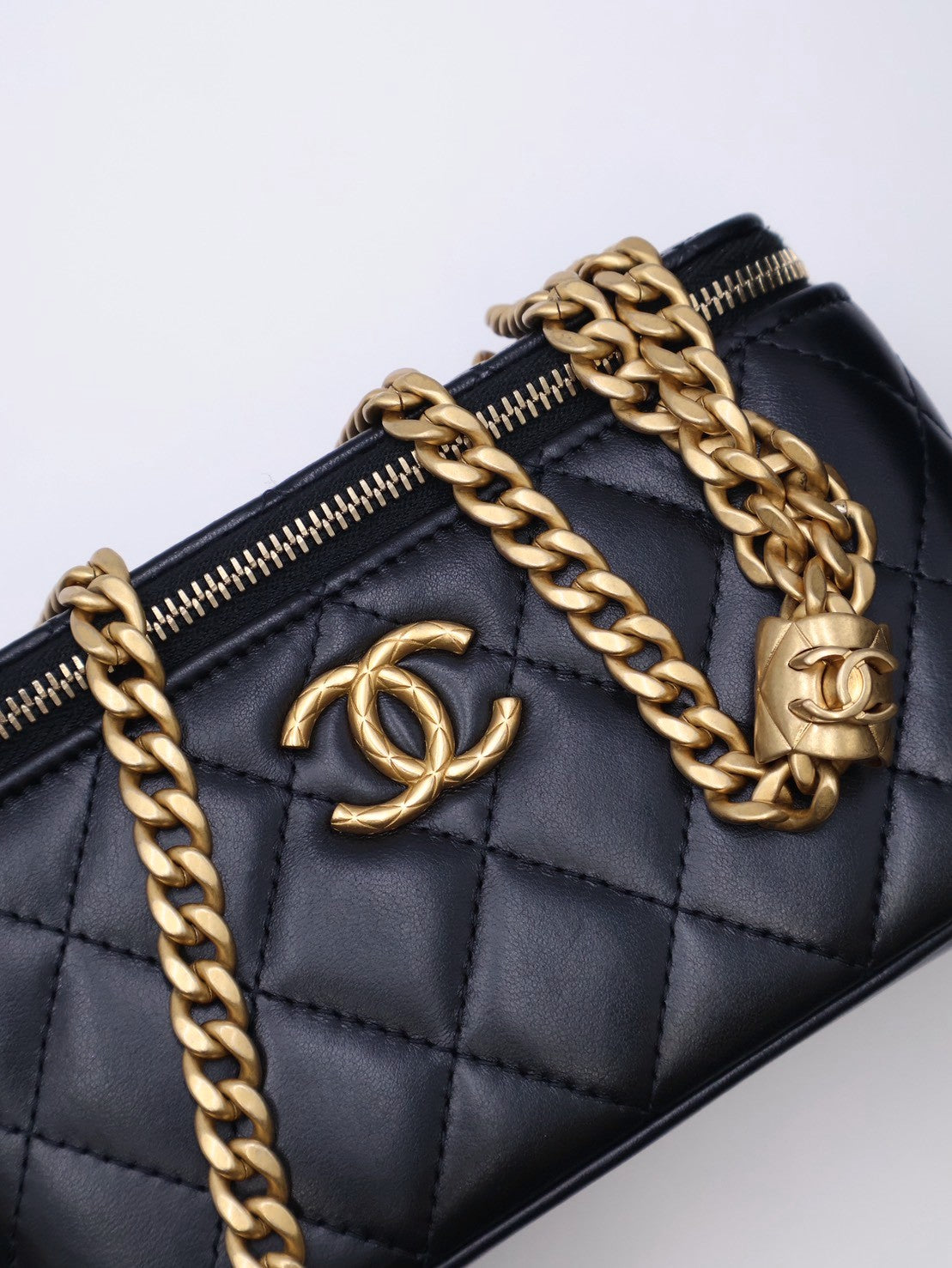CHANEL 22K金柱調節釦長盒子 - 黑金