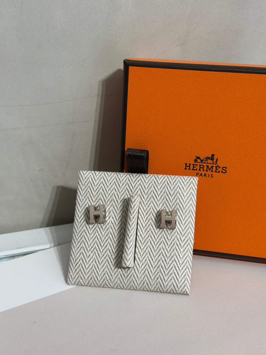 HERMES Mini Pop H耳環 - 奶茶銀