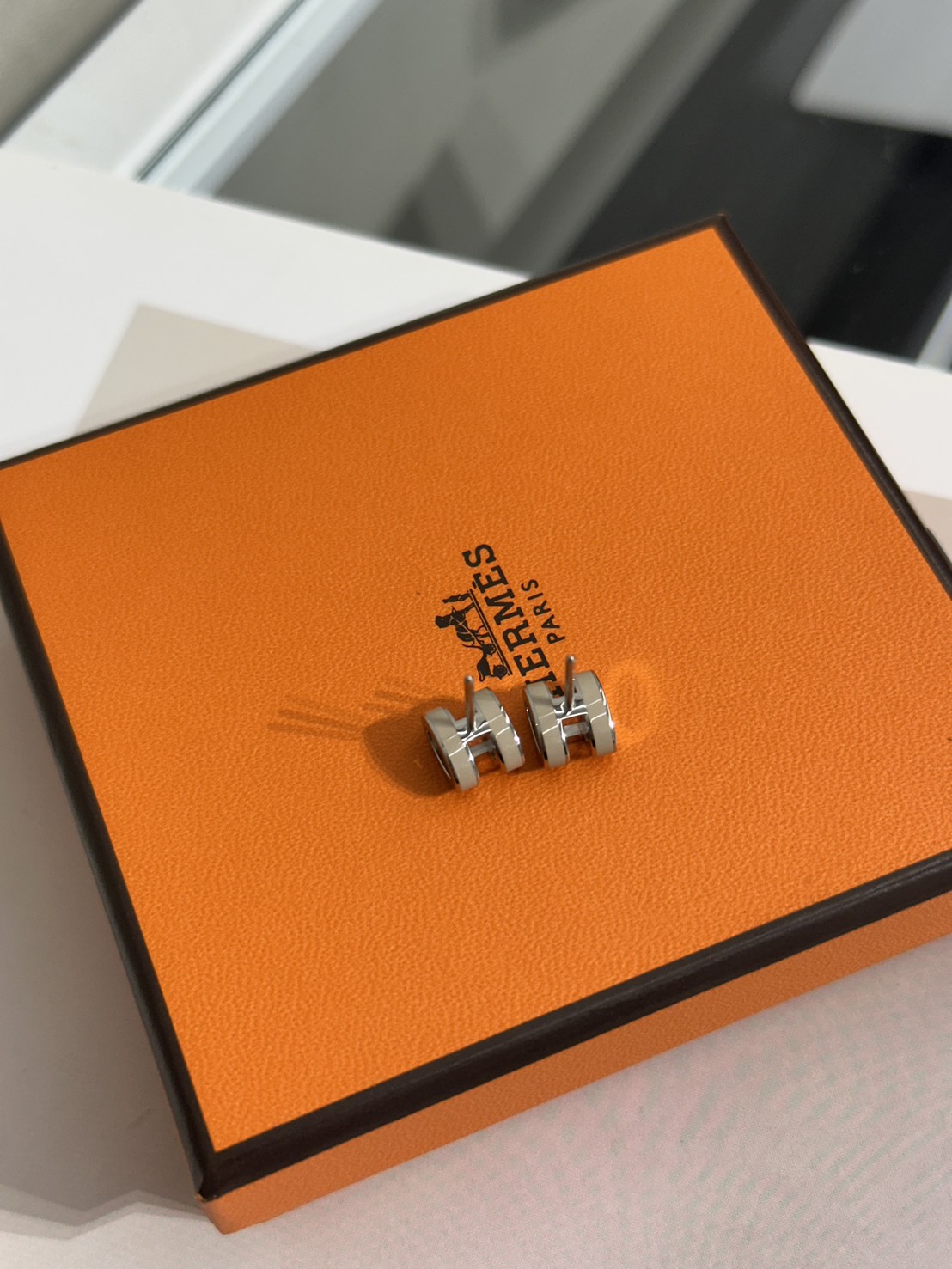 HERMES Mini Pop H耳環 - 奶茶銀