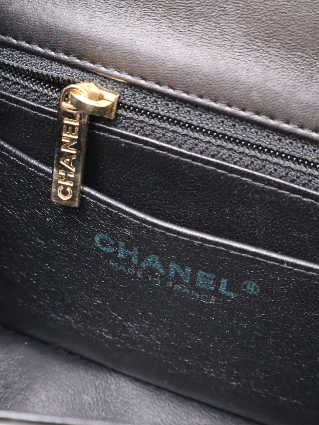 CHANEL 經典口蓋包Mini CF20 - 黑金23開