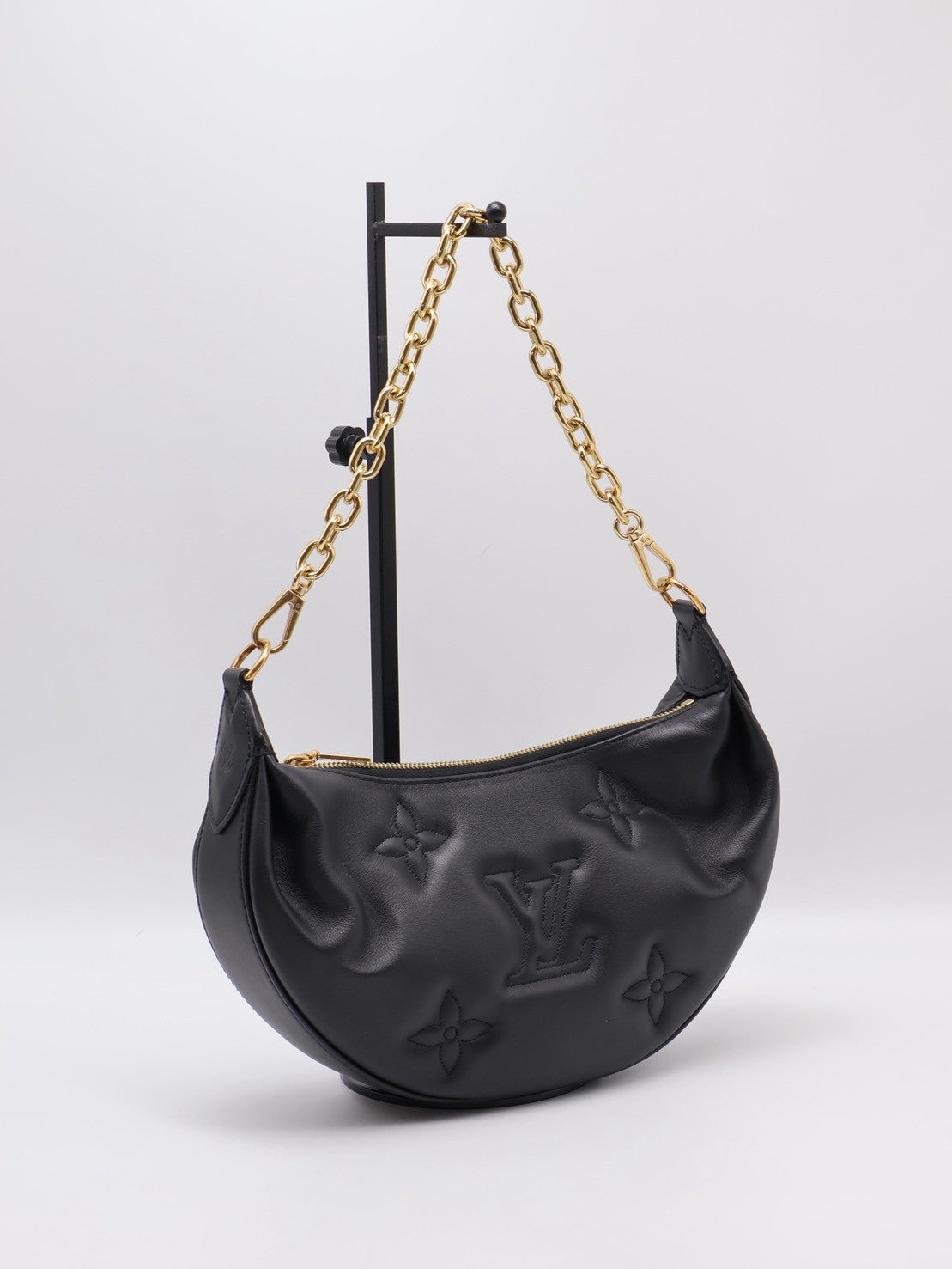 LOUIS VUITTON Over The Moon壓紋牛皮腋下包 -  黑