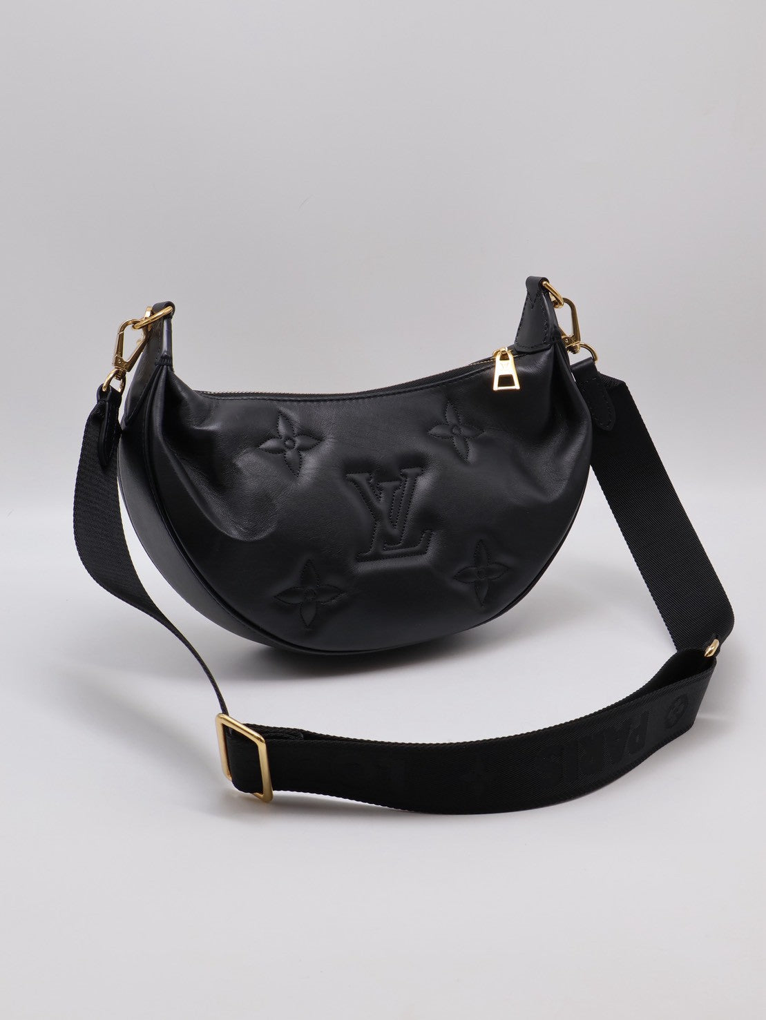 LOUIS VUITTON Over The Moon壓紋牛皮腋下包 -  黑