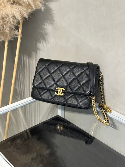 CHANEL 22P粒面牛皮斜背包 - 黑金