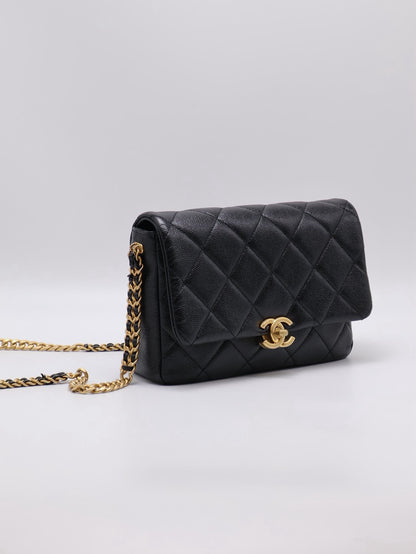 CHANEL 22P粒面牛皮斜背包 - 黑金