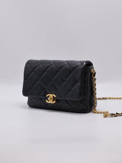 CHANEL 22P粒面牛皮斜背包 - 黑金