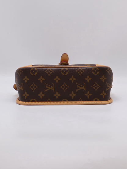 LOUIS VUITTON Diane法棍包 - 紫紅字母背帶