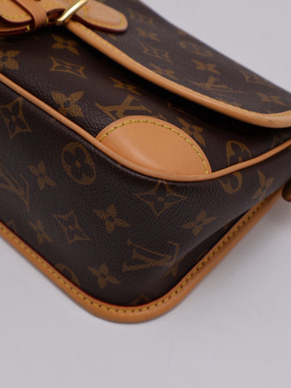 LOUIS VUITTON Diane法棍包 - 紫紅字母背帶