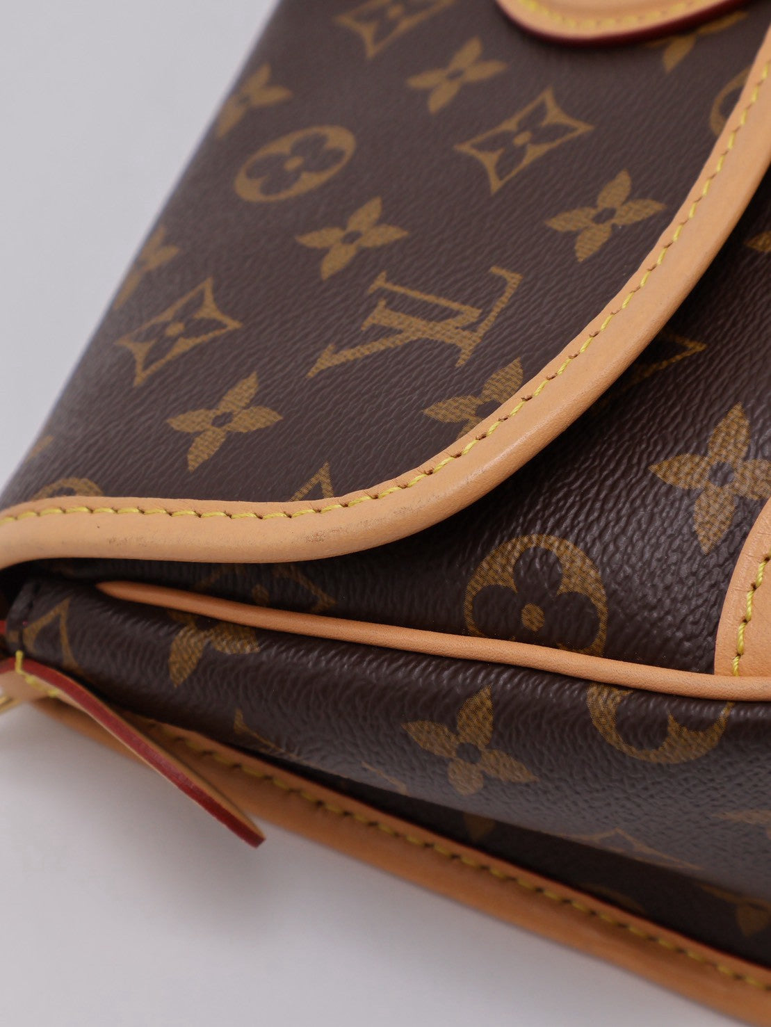 LOUIS VUITTON Diane法棍包 - 紫紅字母背帶