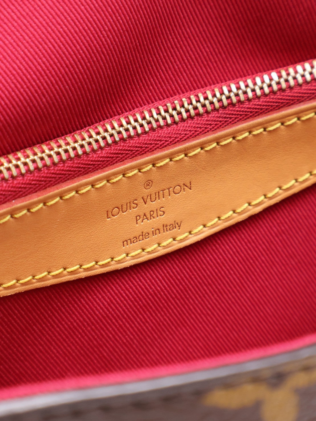 LOUIS VUITTON Diane法棍包 - 紫紅字母背帶