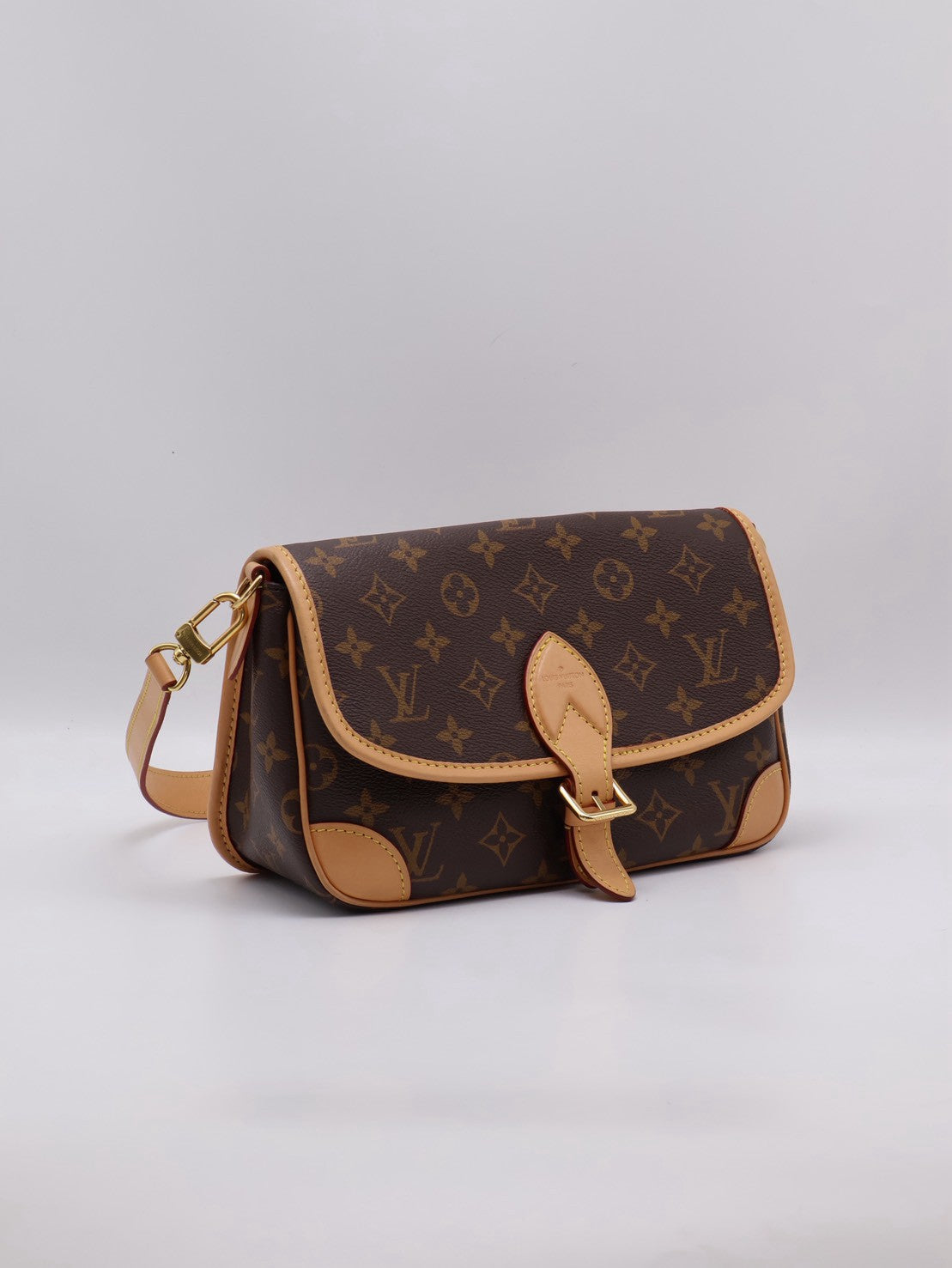 LOUIS VUITTON Diane法棍包 - 紫紅字母背帶