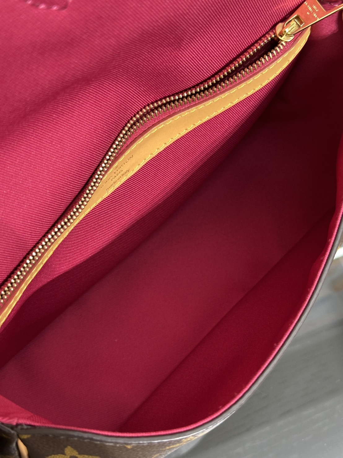 LOUIS VUITTON Diane法棍包 - 紫紅字母背帶