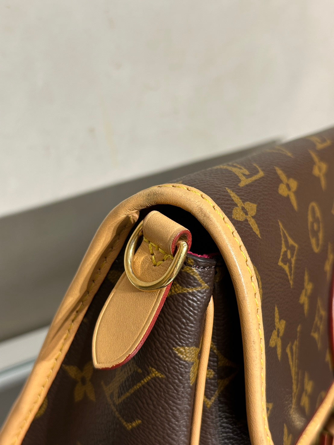 LOUIS VUITTON Diane法棍包 - 紫紅字母背帶