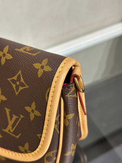LOUIS VUITTON Diane法棍包 - 紫紅字母背帶
