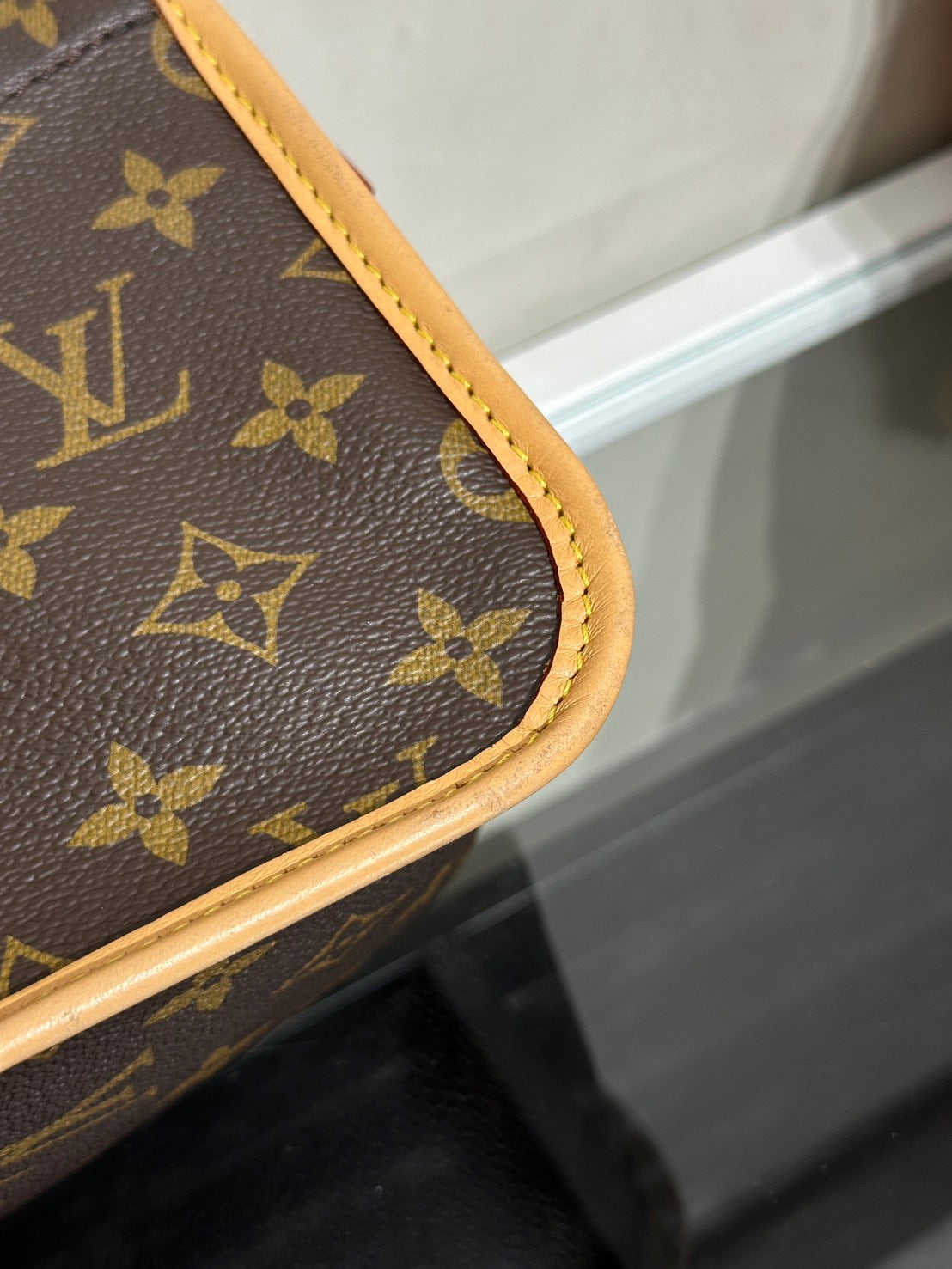LOUIS VUITTON Diane法棍包 - 紫紅字母背帶
