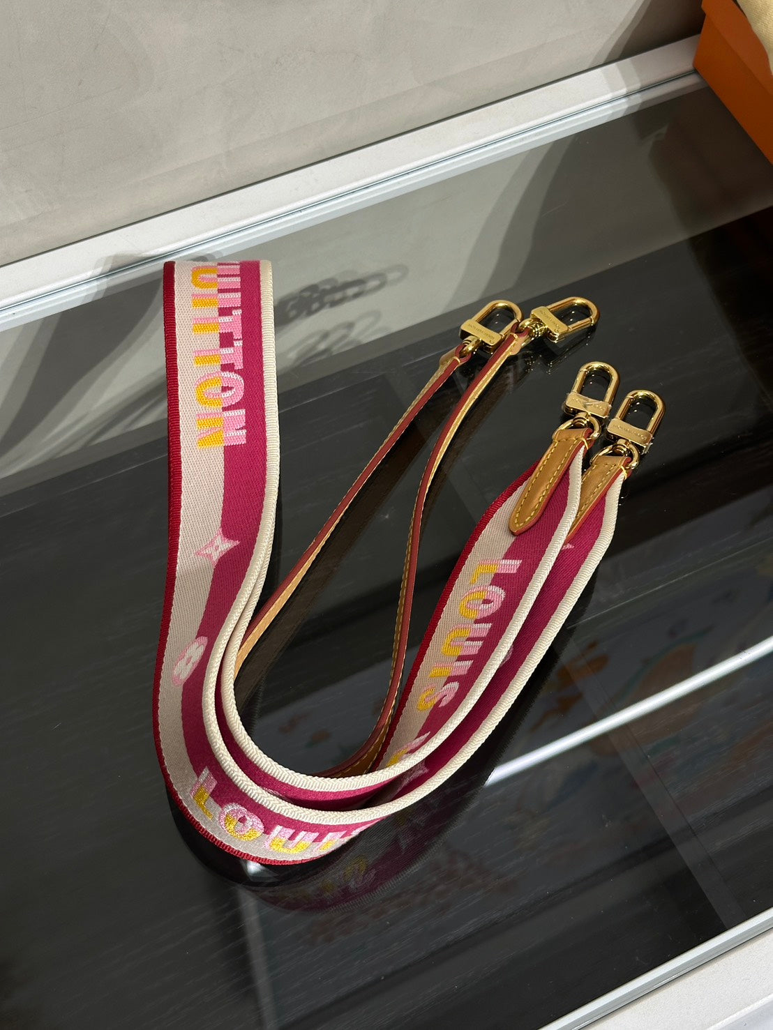 LOUIS VUITTON Diane法棍包 - 紫紅字母背帶