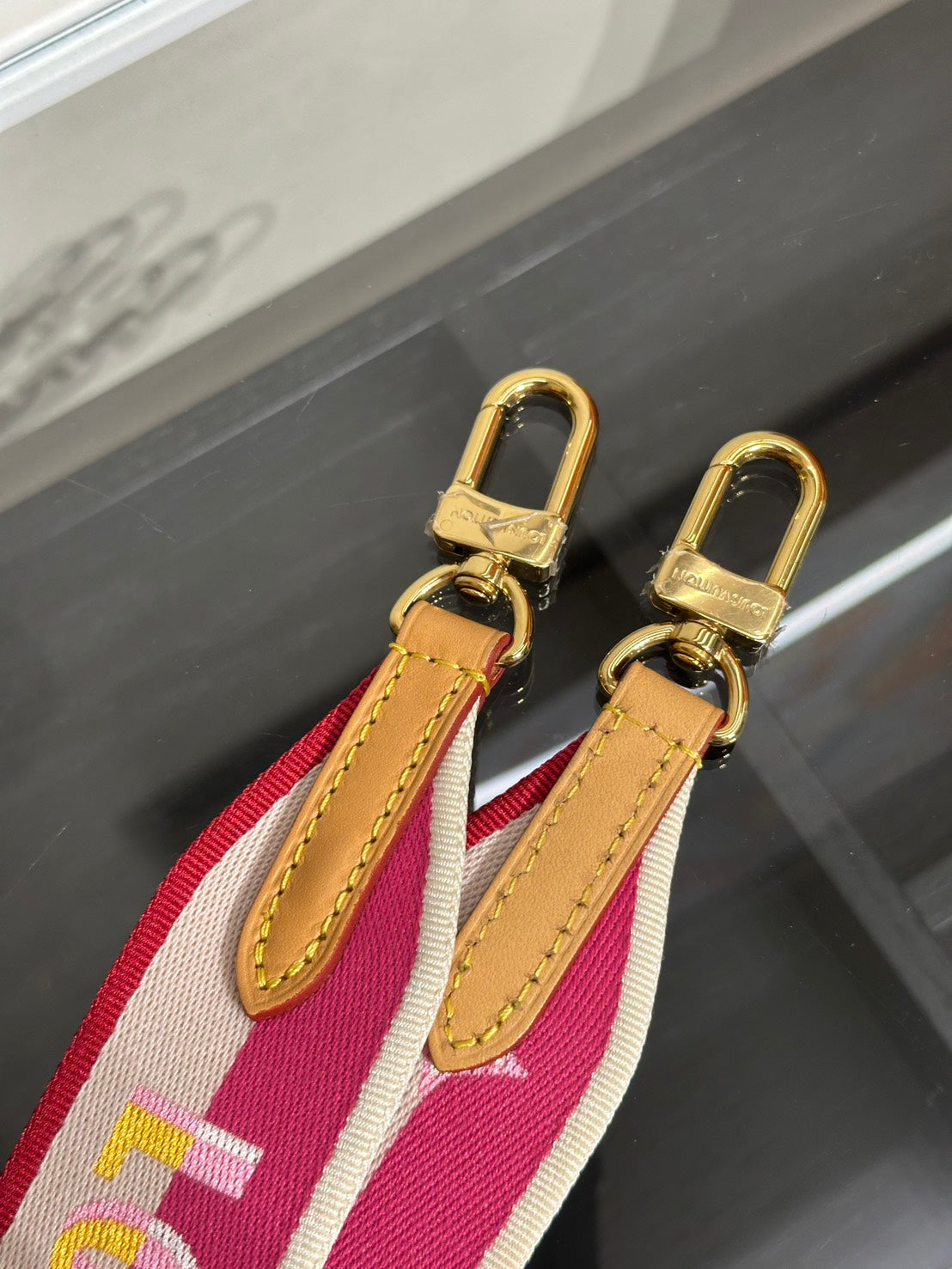 LOUIS VUITTON Diane法棍包 - 紫紅字母背帶