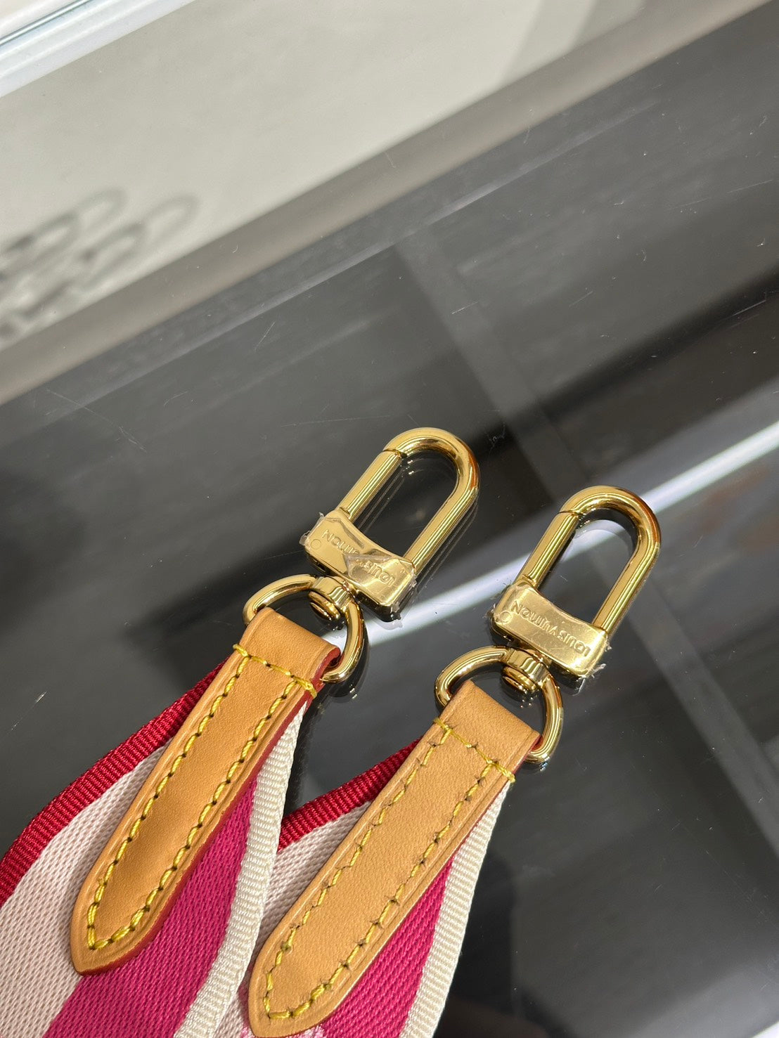 LOUIS VUITTON Diane法棍包 - 紫紅字母背帶