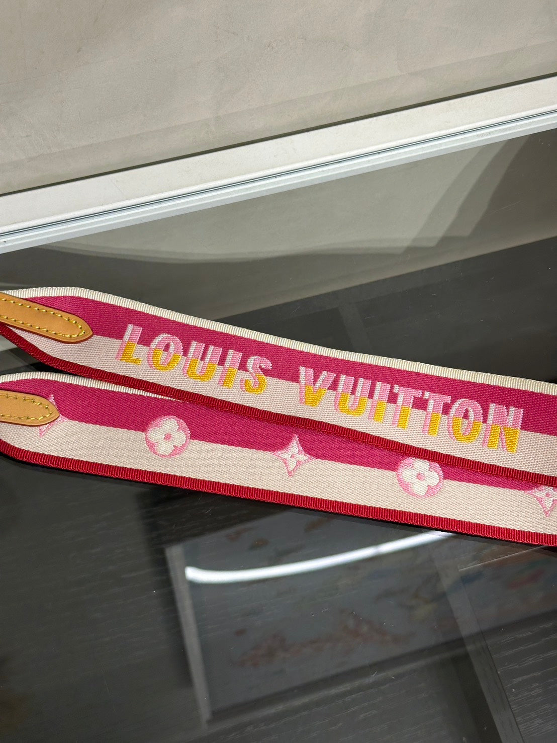 LOUIS VUITTON Diane法棍包 - 紫紅字母背帶