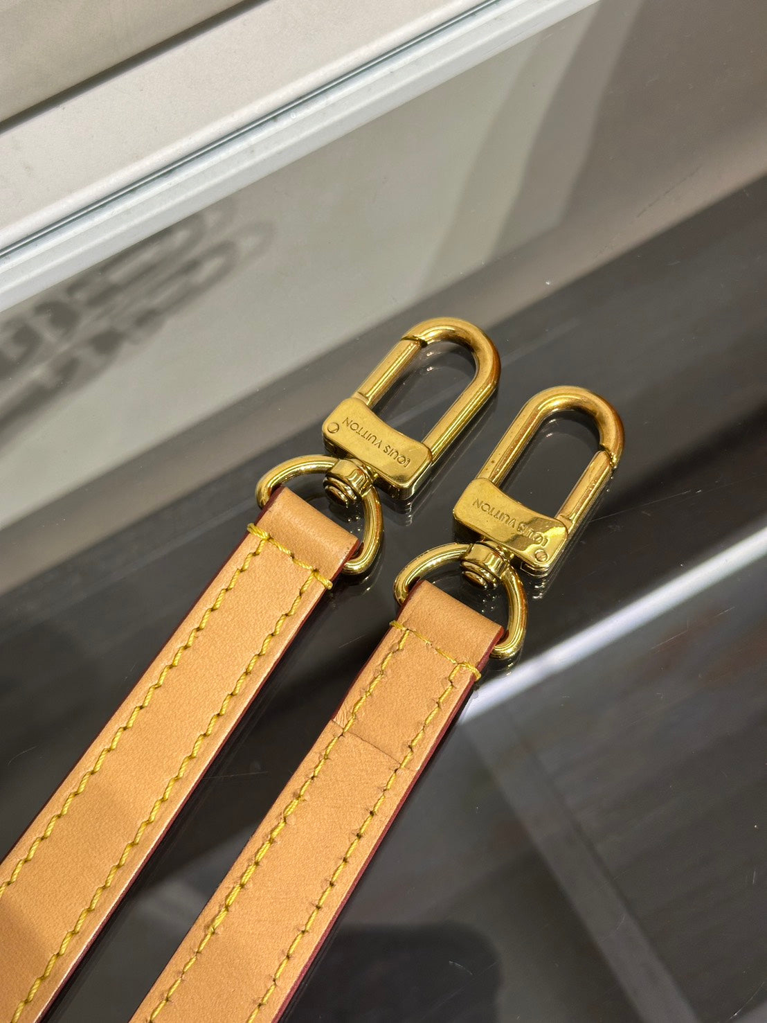 LOUIS VUITTON Diane法棍包 - 紫紅字母背帶