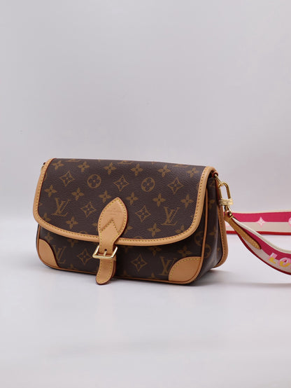 LOUIS VUITTON Diane法棍包 - 紫紅字母背帶