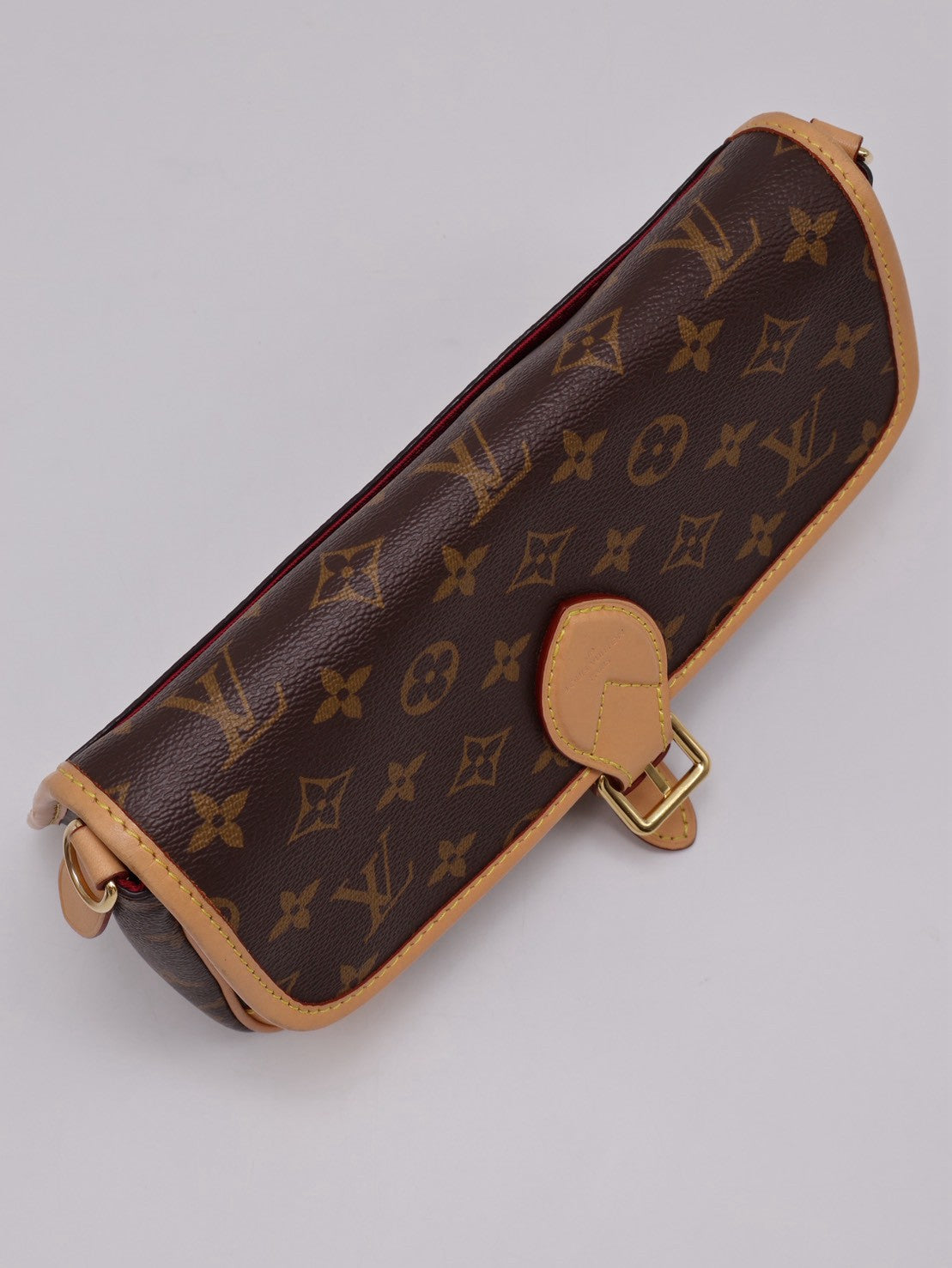 LOUIS VUITTON Diane法棍包 - 紫紅字母背帶