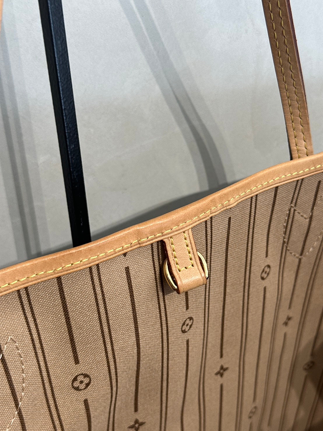 LOUIS VUITTON Neverfull Tote - GM
