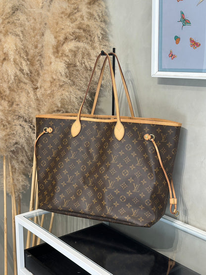 LOUIS VUITTON Neverfull Tote - GM