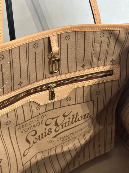 LOUIS VUITTON Neverfull Tote - GM