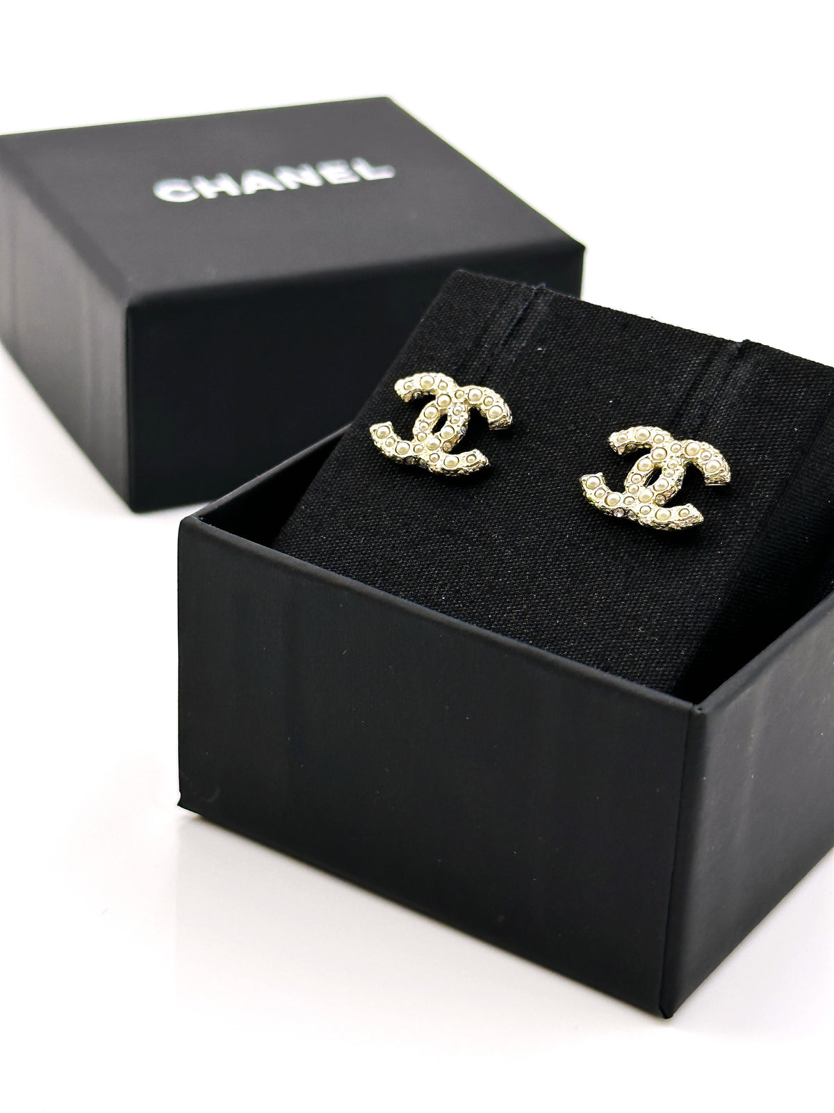 CHANEL 鑲珍珠雙C耳環