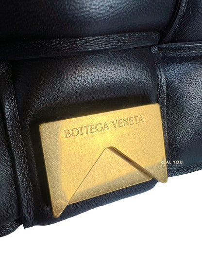 BOTTEGA VENETA Padded Cassette 枕頭編織包