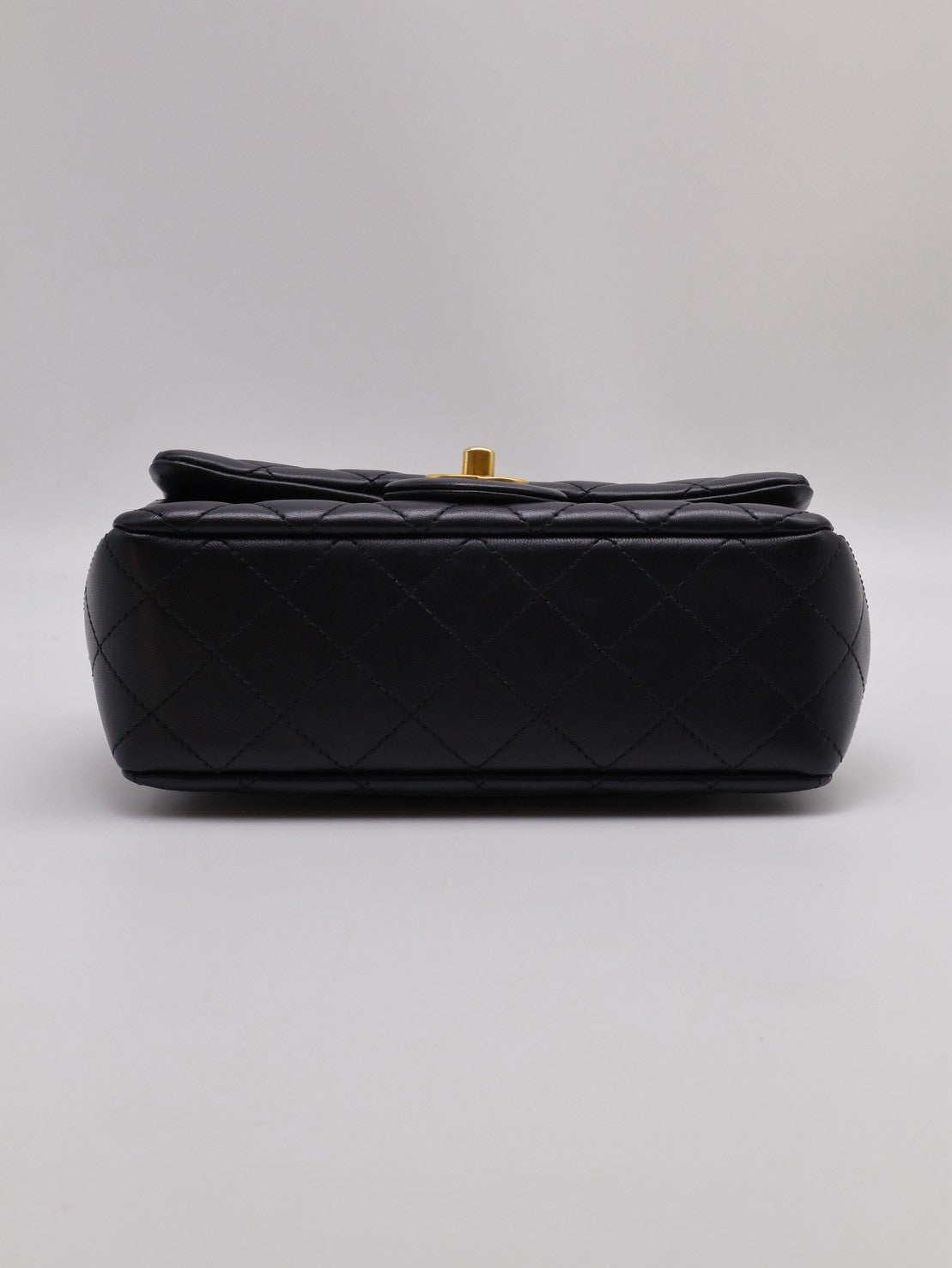 CHANEL 經典口蓋包 Mini CF20 - 金球黑金