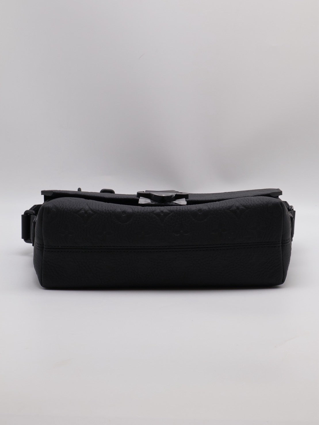 LOUIS VUITTON S-Cape 壓紋牛皮郵差包 - 黑