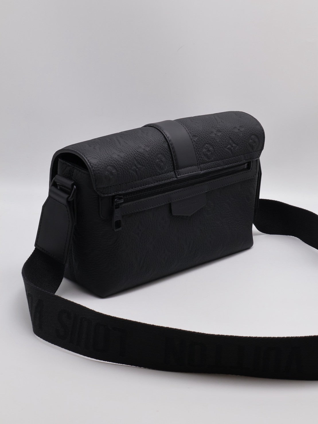 LOUIS VUITTON S-Cape 壓紋牛皮郵差包 - 黑
