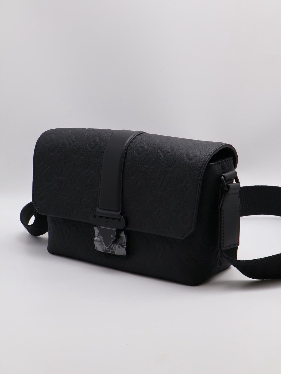 LOUIS VUITTON S-Cape 壓紋牛皮郵差包 - 黑