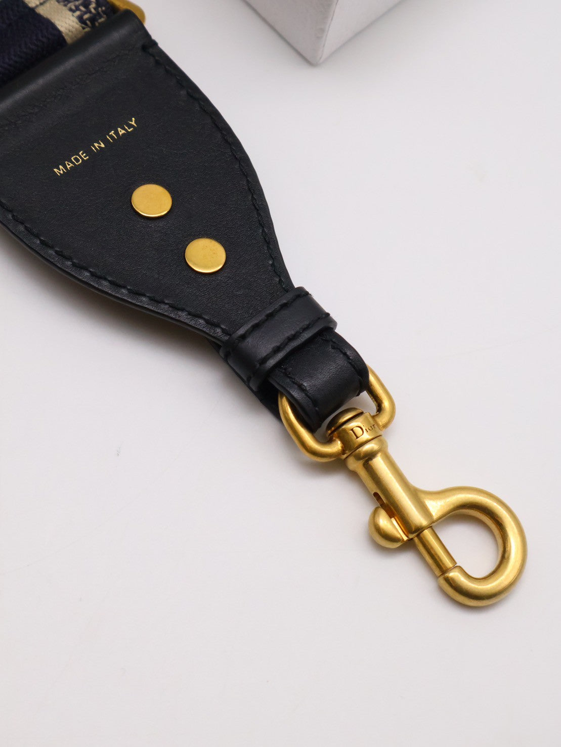 DIOR 小牛皮寬版刺繡肩背帶