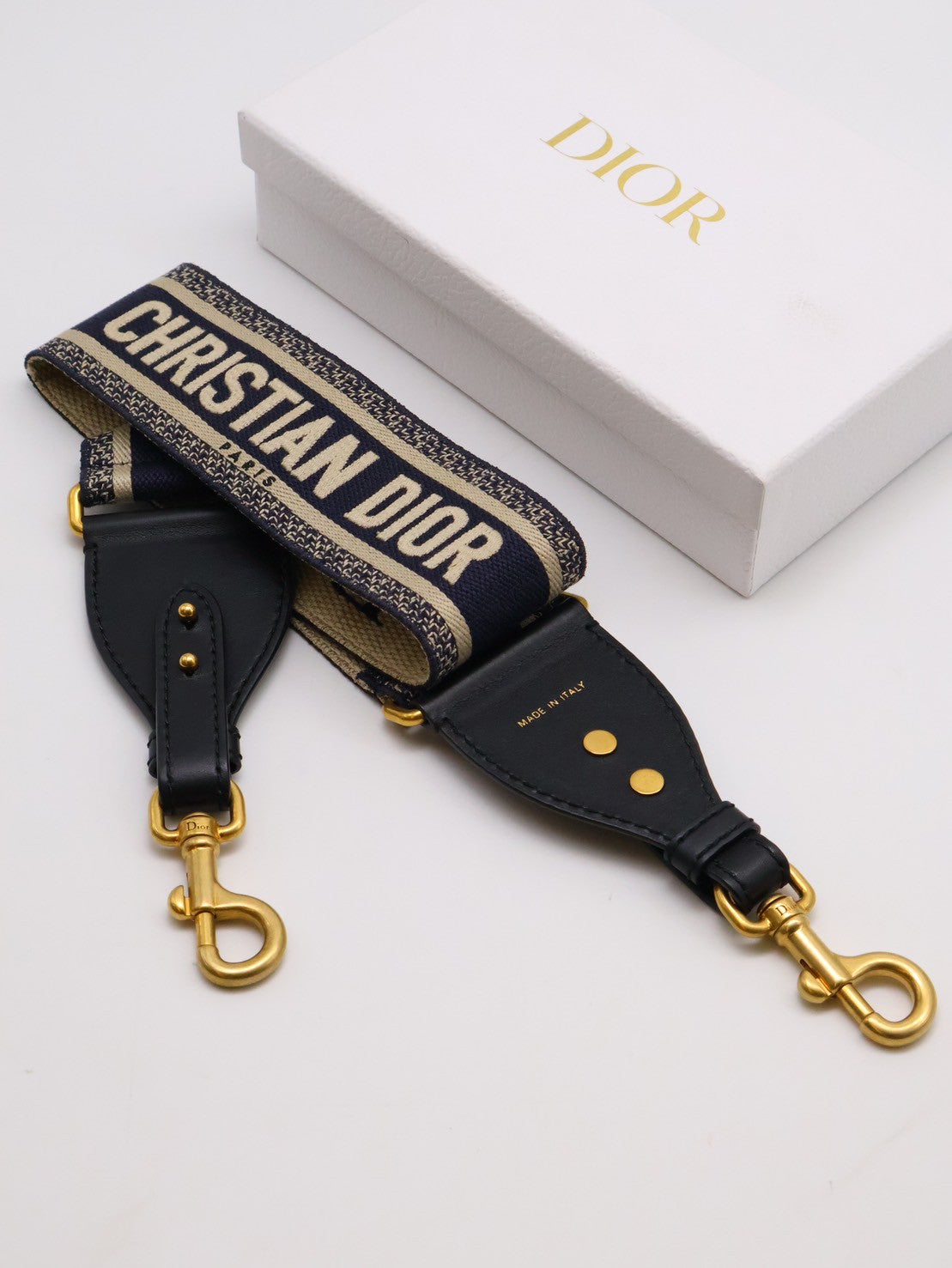 DIOR 小牛皮寬版刺繡肩背帶