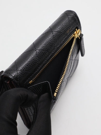 CHANEL 經典口蓋三折短夾 - 黑金