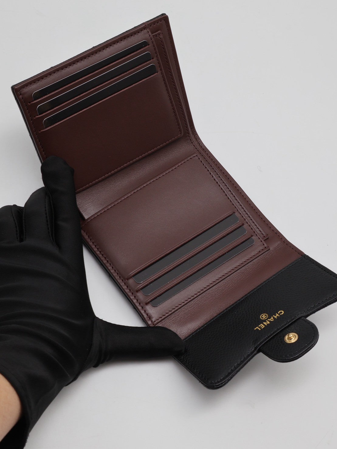 CHANEL 經典口蓋三折短夾 - 黑金