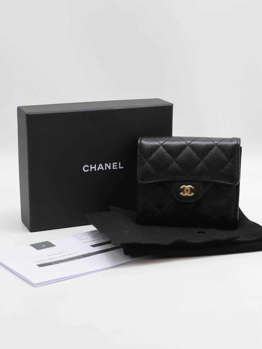 CHANEL 經典口蓋三折短夾 - 黑金