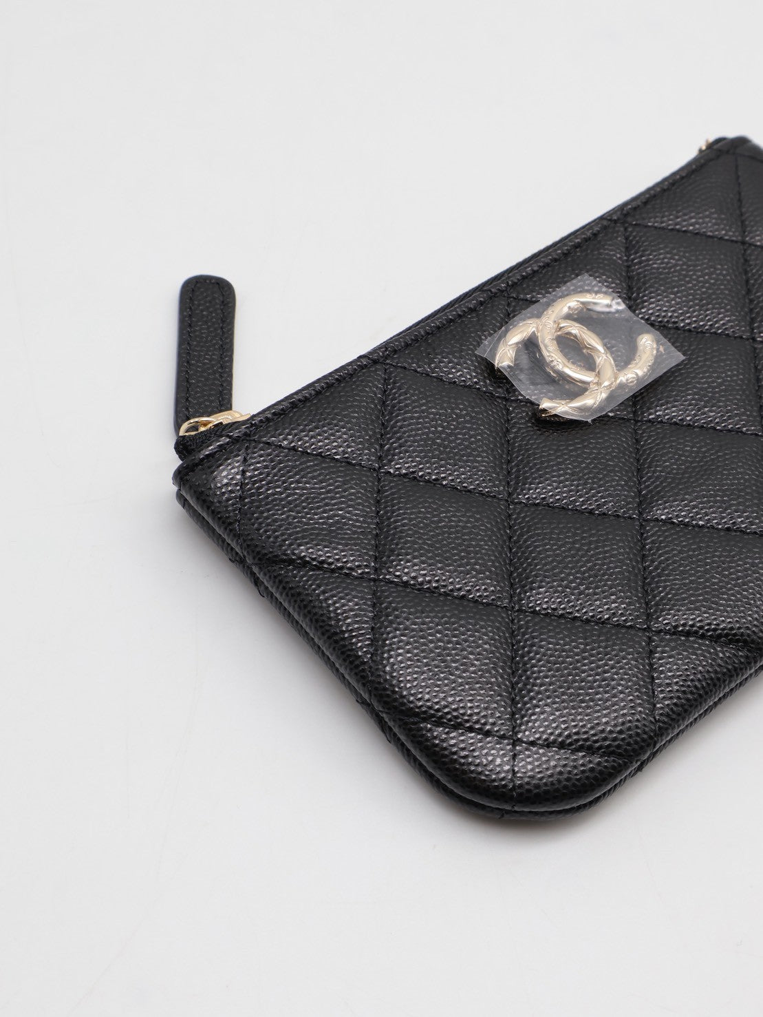 CHANEL 24S一字拉鍊零錢包 - 黑金