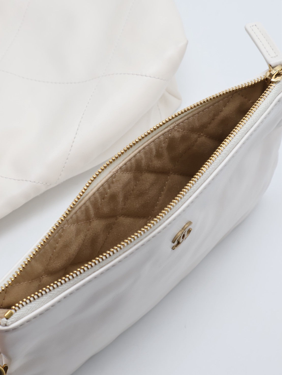 CHANEL 22 Bag - 中號白金