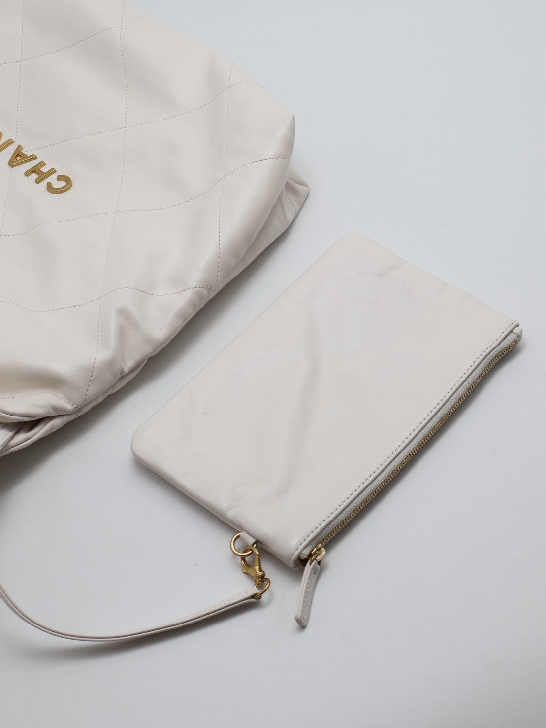 CHANEL 22 Bag - 中號白金